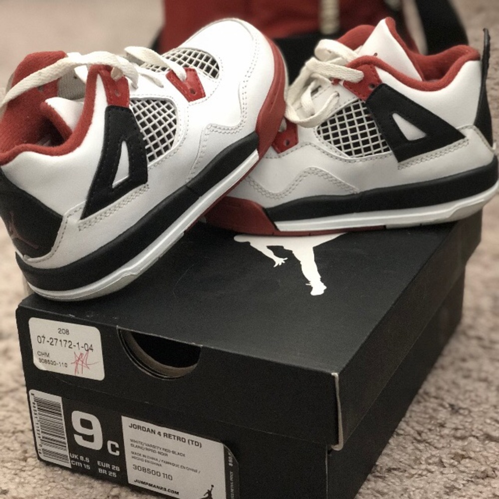 Kids Jordan Retro 4. Size 9c